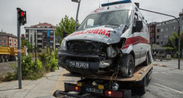 Ambulans kaza yaptı: 3 sağlık çalışanı yaralı …